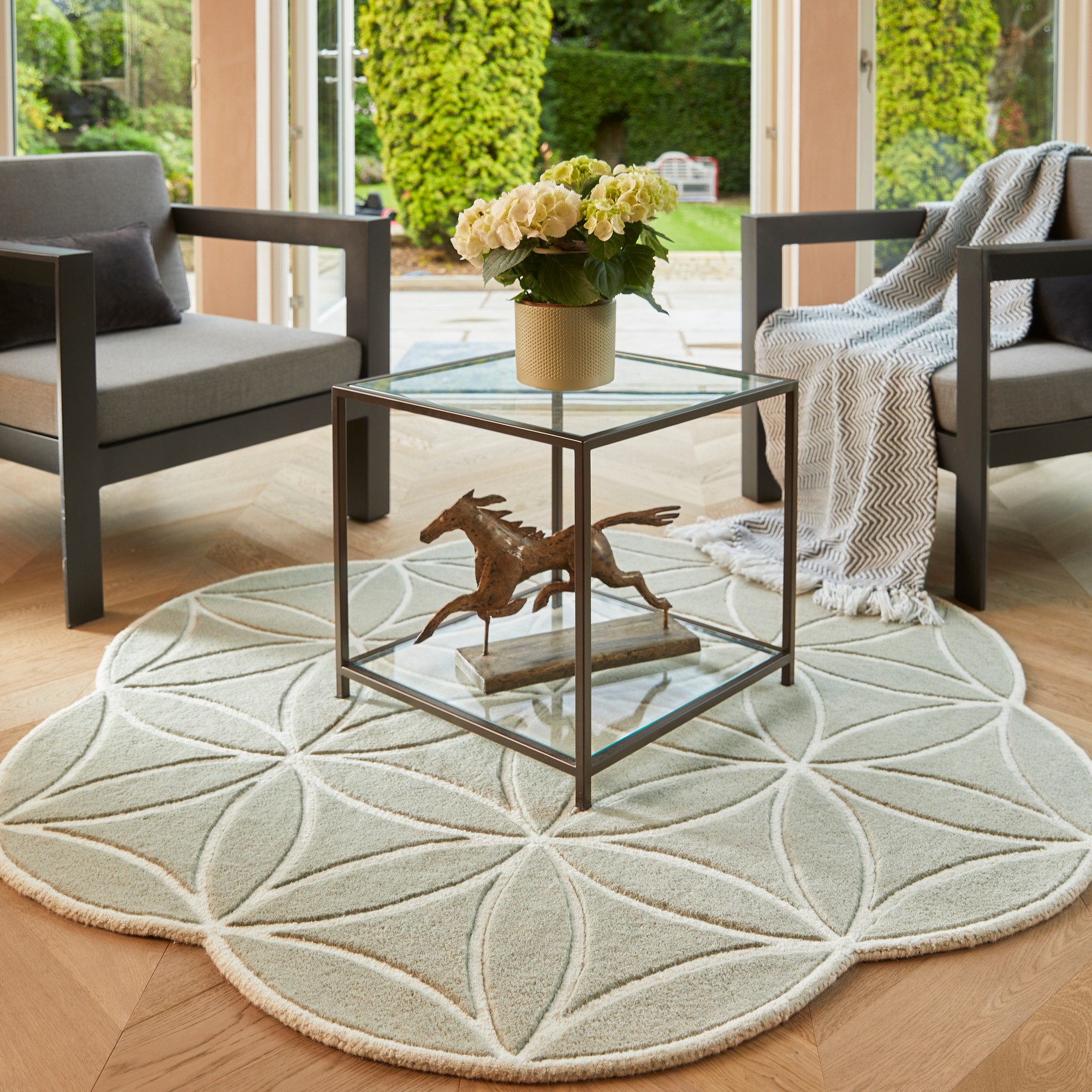 Bloom Circle Geometric Wool Rugs In Soft Green